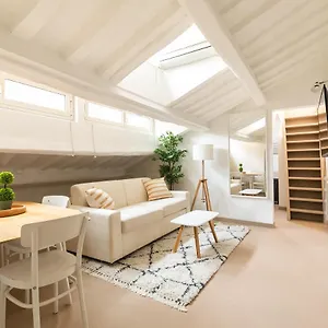 Rooftop Colosseum Apartment